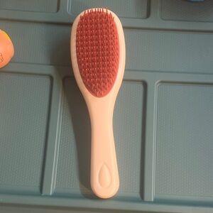 Hair Brush - Red and White with detangling feature